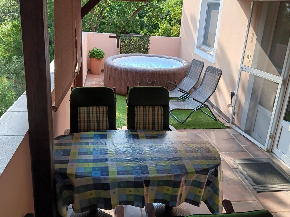 Apartment Simona - Extra Comfort With Large Terrace And Jacuzzi Barbariga Bagian luar foto